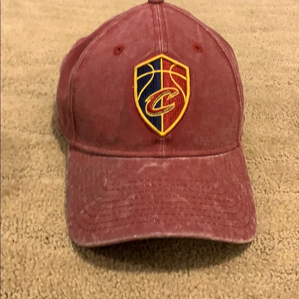 Maroon cavaliers hat